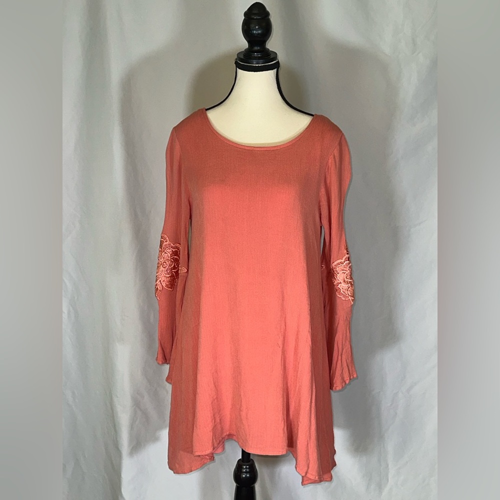 Altar’d State • Coral Dress with Elbow Floral Appliqué Size L